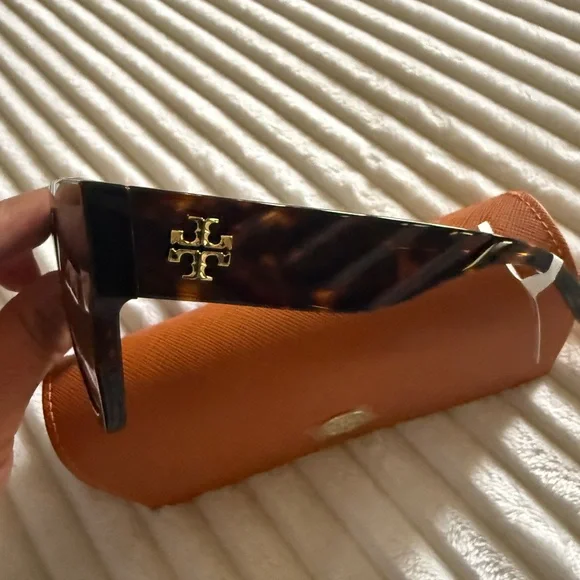 Tory Burch Tortoiseshell Frame with Brown Lenses and Orange Case - Picture 2 of 6